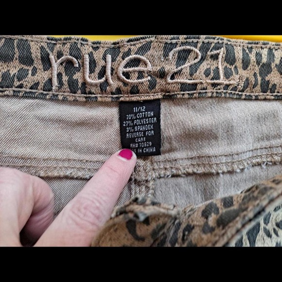 NWT Rue21 Tiger Print Short Shorts Size 11/12 - Picture 4 of 5